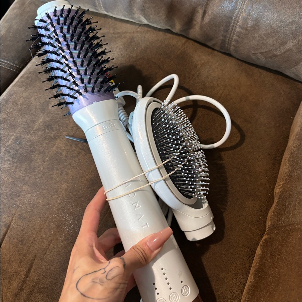 Monat White Hair Dryer Brush 2-1